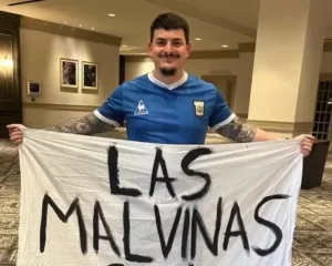“Está en buenas manos”: el mozo de la Selección actualizó el estado de la bandera de Malvinas