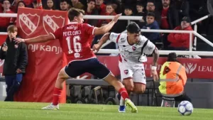 Ya se juega en Avellaneda: con cinco modificaciones, Newell's se mide ante Independiente