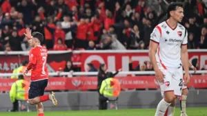 Cuando se moría el primer tiempo, apareció Montiel y Newell's cae ante Independiente