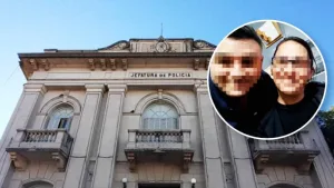 La foto de un preso y una agente de Policía