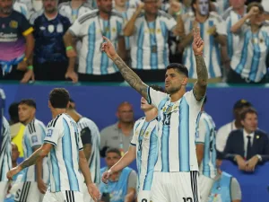 Le costó y avanzó: Argentina sufrió más de la cuenta, pero derrotó 3-2 a un durísimo Cabo Verde para meterse en los octavos de final