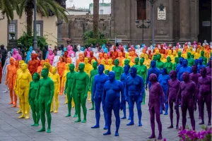 Spencer Tunick reunió a más de 500 personas desnudas en una obra que celebró la diversidad LGTBIQ+