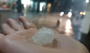 Crónica de un temporal de viento y piedra anunciado: recomendaciones ante la tormenta que golpea Rosario