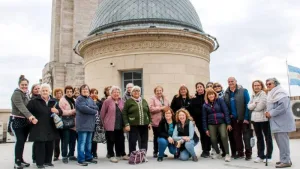 Un Concejo de puertas abiertas: el programa Visitas Guiadas suma locales y foráneos