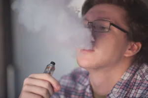 Los vapeadores deberán tener una advertencia sobre los riesgos de su uso para la salud