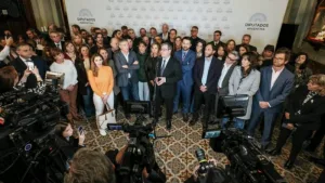 Tras la foto de la oposición unida, ¿qué posibilidades tiene un “frente anti Milei“ en el Congreso?
