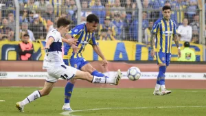 Parda en el Gigante: Central y Gimnasia no se sacan ventaja al final del primer tiempo
