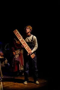 Esse Est Pericpi estrena “La función de los invisibles”: un espacio de resistencia escénica para cuando no haya nada