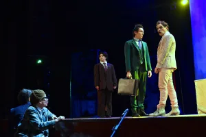 Gabriel Chamé Buendía vuelve a Rosario con otro clásico de Shakespeare al que baja del bronce para acercarlo al público