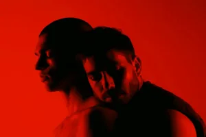 Llega a Rosario “En mitad de tanto fuego”: un canto al amor y un manifiesto Queer, en un mundo signado por las guerras