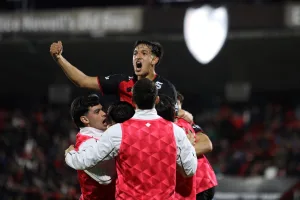 Newell's busca un triunfo clave en La Plata ante Estudiantes para prenderse arriba antes del Clásico rosarino