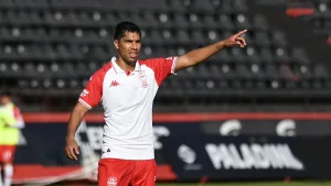 Newell's quiere sumar: apunta a la incorporación de un defensor central que milita en Huracán