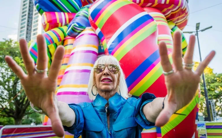 Arte! Arte! Arte! Marta Minujín llega a Rosario con “Escultura de los deseos”, una monumental y colorida obra inflable