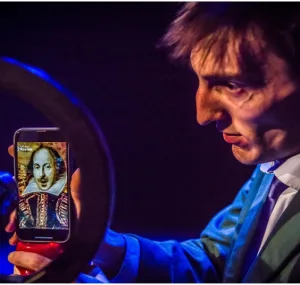Gabriel Chamé Buendía vuelve a Rosario con otro clásico de Shakespeare al que baja del bronce para acercarlo al público