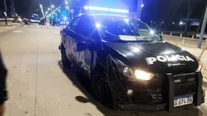 Móvil policial en funes
