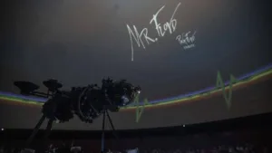 El universo de Pink Floyd cobra nueva vida bajo la cúpula del Complejo Astronómico Municipal