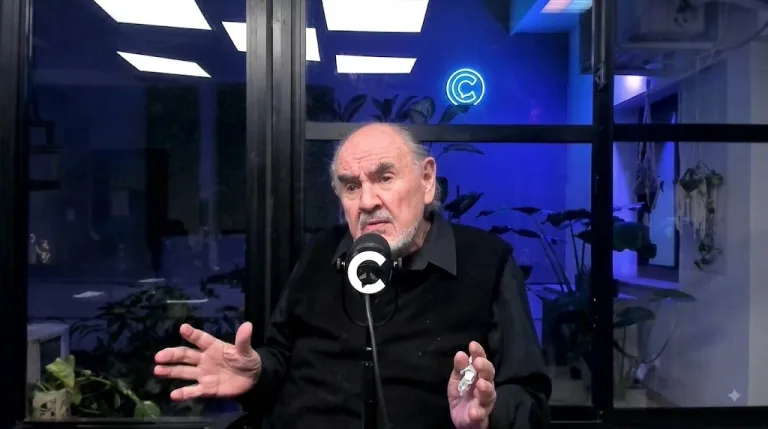 Pasó por “Condenados al éxito” Néstor Zapata: “El teatro es la comunicación humana, por eso es indestructible”