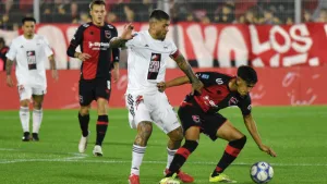 Por ahora hay poca acción: Newell's y Riestra no se sacan ventajas en un partido muy pobre