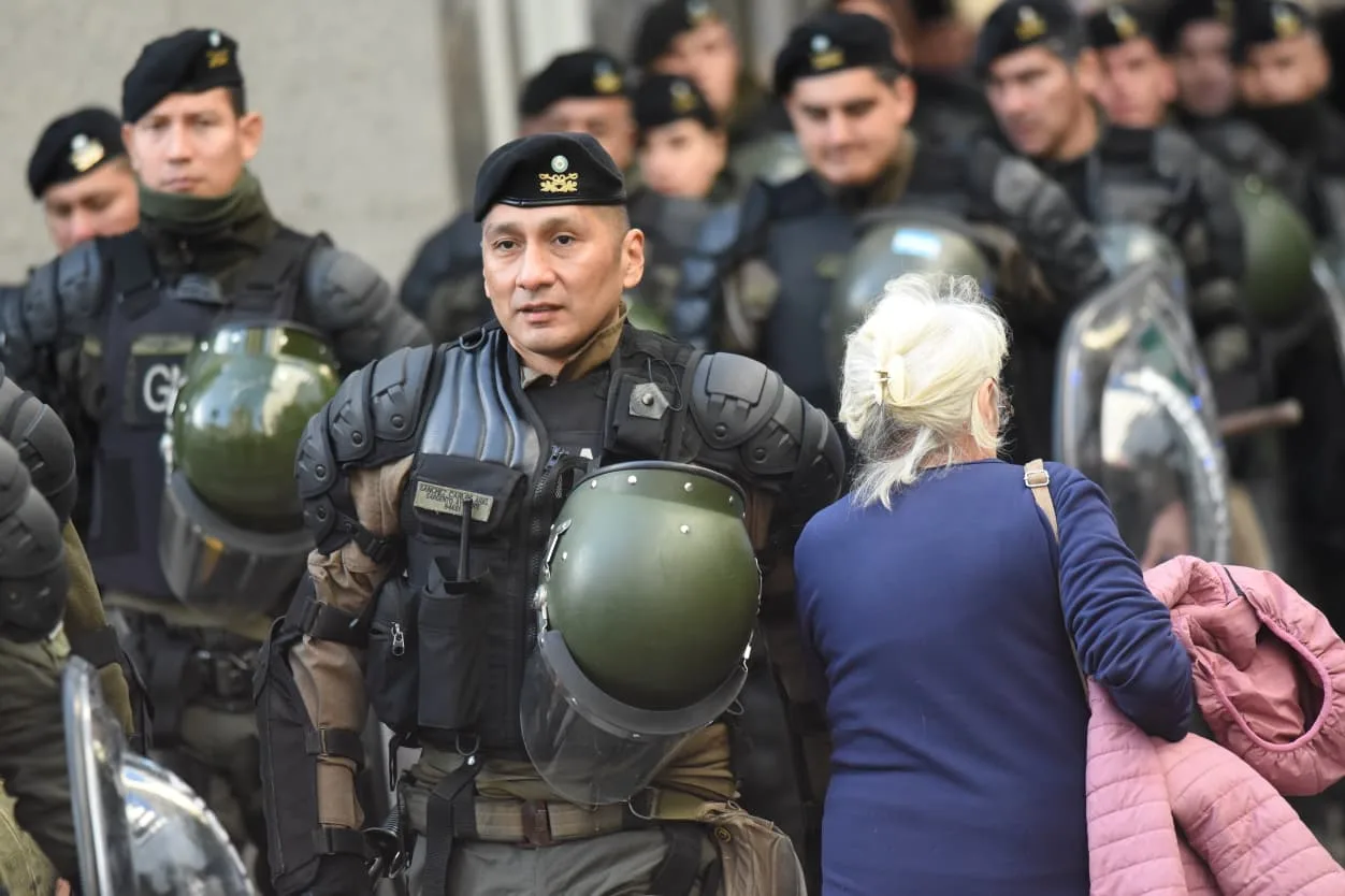 Milei en Rosario: fuerte operativo de seguridad y marcha de repudio en nueva visita presidencial