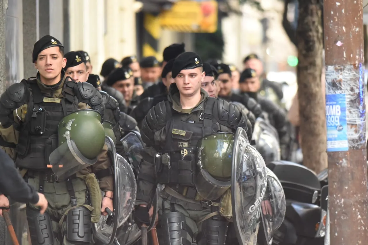 Milei en Rosario: fuerte operativo de seguridad y marcha de repudio en nueva visita presidencial