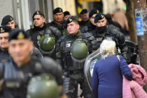 Milei en Rosario: fuerte operativo de seguridad y marcha de repudio en nueva visita presidencial