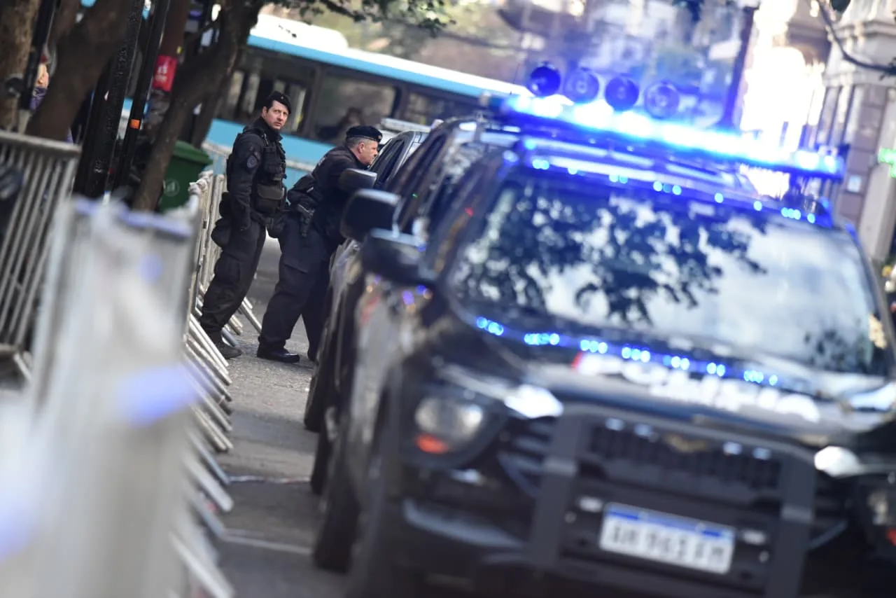 Milei en Rosario: fuerte operativo de seguridad y marcha de repudio en nueva visita presidencial