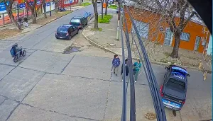 Un policía murió al chocar con su moto particular contra un árbol en Dean Funes y Moreno