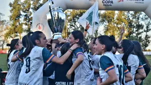 Ludueña sigue de fiesta: las pibas de Social Lux reinan en la provincia y son bicampeonas de la Copa Santa Fe