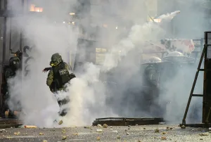 Represión en el Congreso: una fotógrafa terminó con traumatismo de cráneo durante la protesta contra la Ley de Propiedad Privada