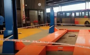Aplastado por colectivo: muere obrero en siniestro laboral ocurrido en taller de zona sur