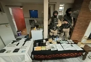 Allanan un búnker en Tiro Suizo y detienen a dos policías de Santa Fe que atendían el lugar