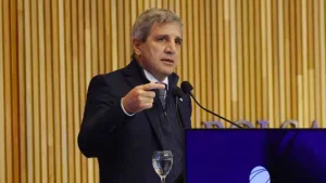 La advertencia de Toto Caputo a empresarios: “Si crees que vamos a ser Suiza mañana, estás equivocado”