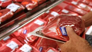 Trump amplió cuota de importación de carne a Estados Unidos para bajar precios, pero excluyó la de Argentina