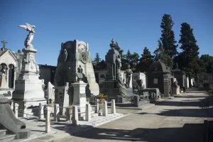 El cementerio El Salvador invita este sábado a un nuevo recorrido guiado