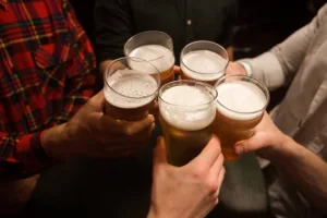 Día Internacional de la Cerveza: los 3 datos claves para servirla