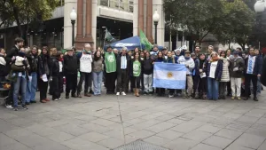 Trabajadores de ciencia y técnica "se pusieron la 10" en Rosario contra los despidos