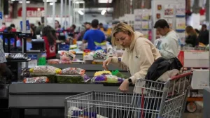 Consultoras estimaron que la inflación de julio volvió al 2% y que el PBI crecerá sólo 2,7%