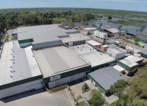 Granja Tres Arroyos despidió a 260 empleados argumentando caída de la actividad por la gripe aviar