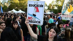 Docentes de la UNR vuelven al paro esta semana en reclamo al incumplimiento de la Ley de Financiamiento Universitario por parte del gobierno de Milei