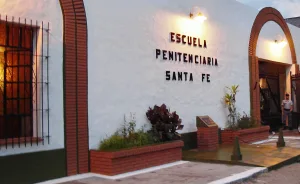 Detuvieron a siete estudiantes de la Escuela Penitenciaria 7 de Santa Fe acusados de abusar de otro aspirante