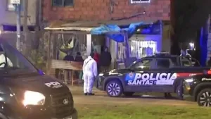Un muerto y un herido tras feroz ataque a balazos en la zona oeste de Rosario, cerca del Complejo Penitenciario