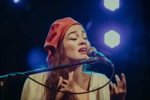 Flor Bobadilla Oliva trae su magia litoraleña a Rosario en una nueva edición de la Peña Alancay