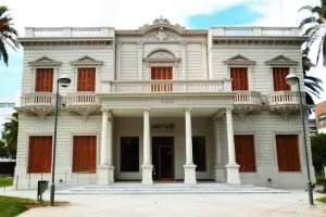 Controversia legislativa: oposición versus gobierno por recursos del Iapos
