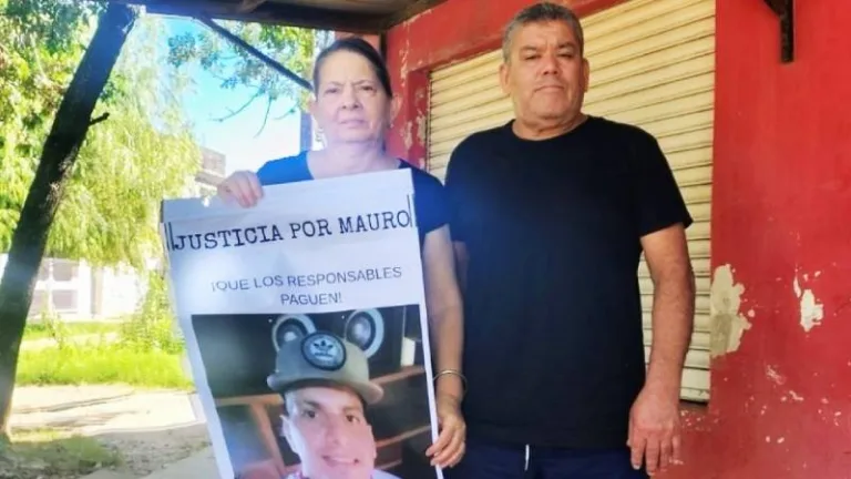 Muerte en la comisaría 8ª de Santa Fe: imputan a médica policial que examinó a Mauro González