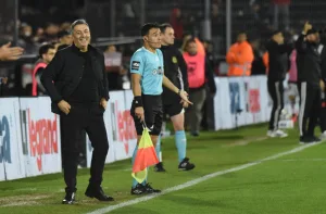 Frank Kudelka valoró el triunfo de Newell's ante Riestra pero avisó que necesita un delantero más