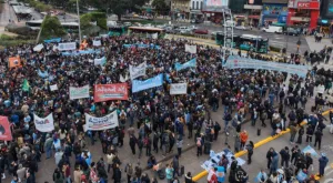 Fuerte reclamo al Gobierno: en Buenos Aires también hubo marcha en defensa de la ciencia y contra del ajuste de Milei