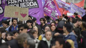 La comunidad lesbotransfeminista marchó en Rosario y reclamó por la emergencia en violencia de género