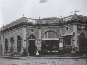 Ni ruinas ni reliquias: qué develan los depósitos encontrados en la Plaza de la Cooperación