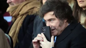 Derrumbe en las redes, peleas internas y acusaciones de corrupción: las claves del apagón digital de Javier Milei