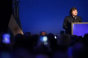Guerra al "relato" de la crisis: Milei usó la televisión para defender su economía